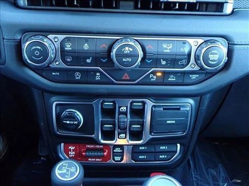 New 2026 Jeep Gladiator Rubicon AWD/4WD image 17