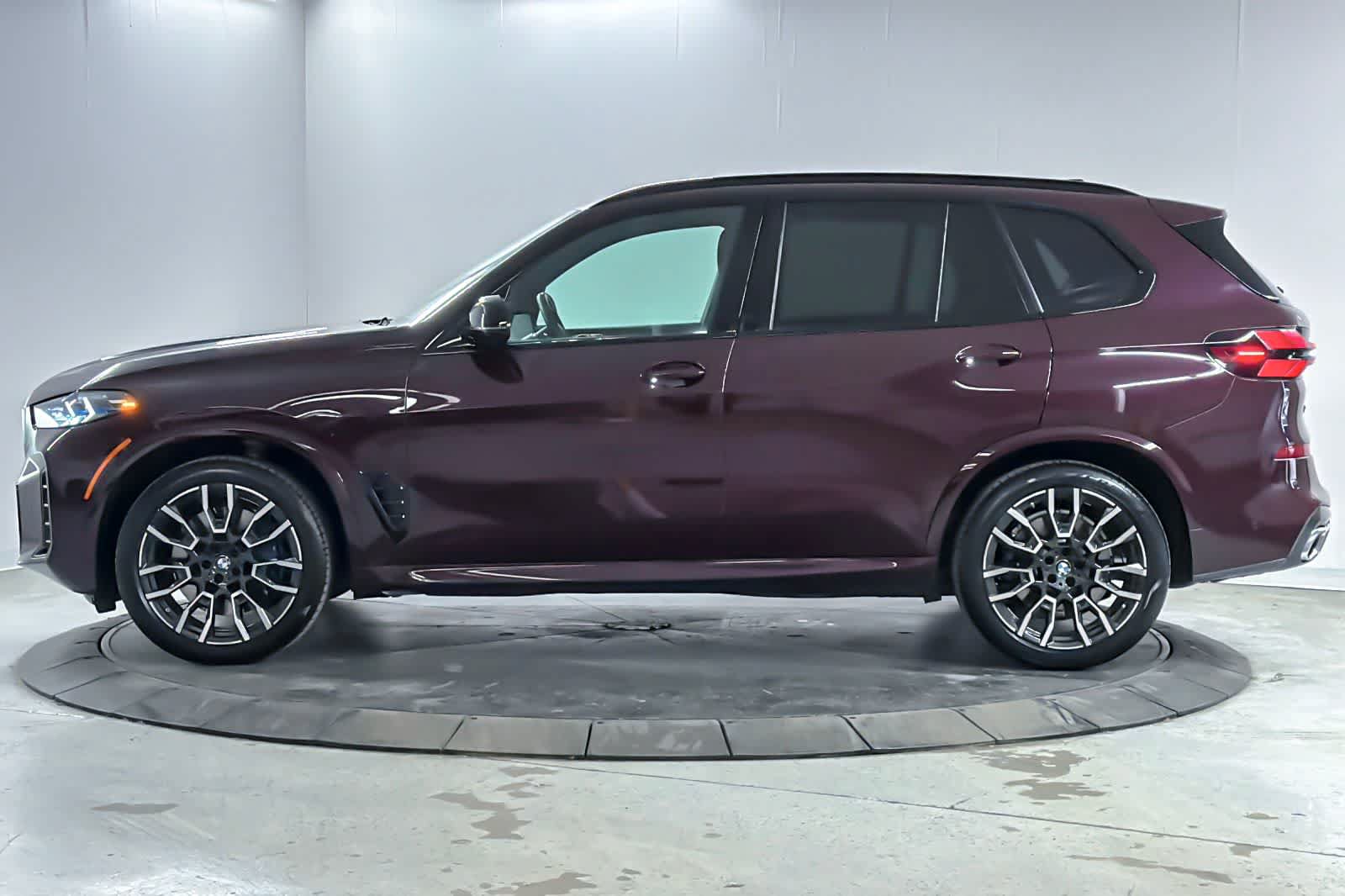 Used 2024 BMW X5 M60i w/ Climate Comfort Package AWD/4WD image 5