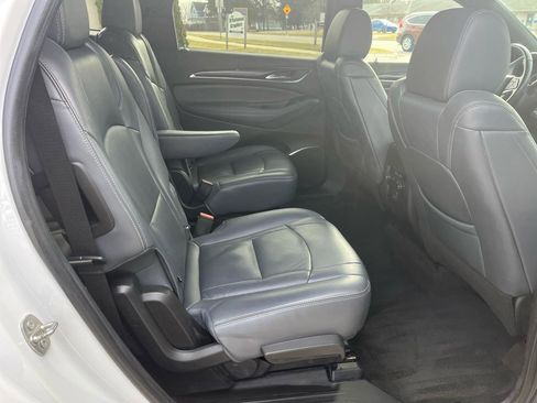 Used 2022 Buick Enclave Essence FWD image 18