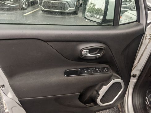 Used 2018 Jeep Renegade Latitude image 14