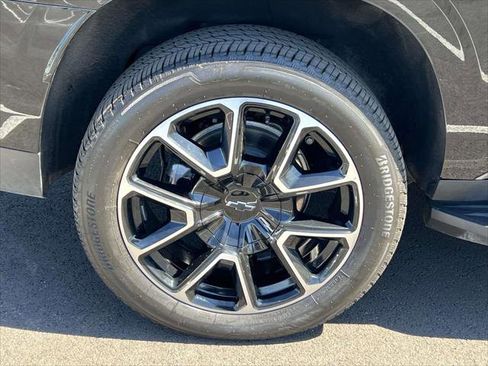 Used 2025 Chevrolet Suburban RST w/ Comfort Package AWD/4WD image 8
