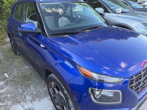 Used 2025 Hyundai Venue SEL FWD image 4