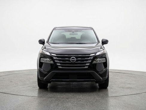 Used 2025 Nissan Rogue SV image 2