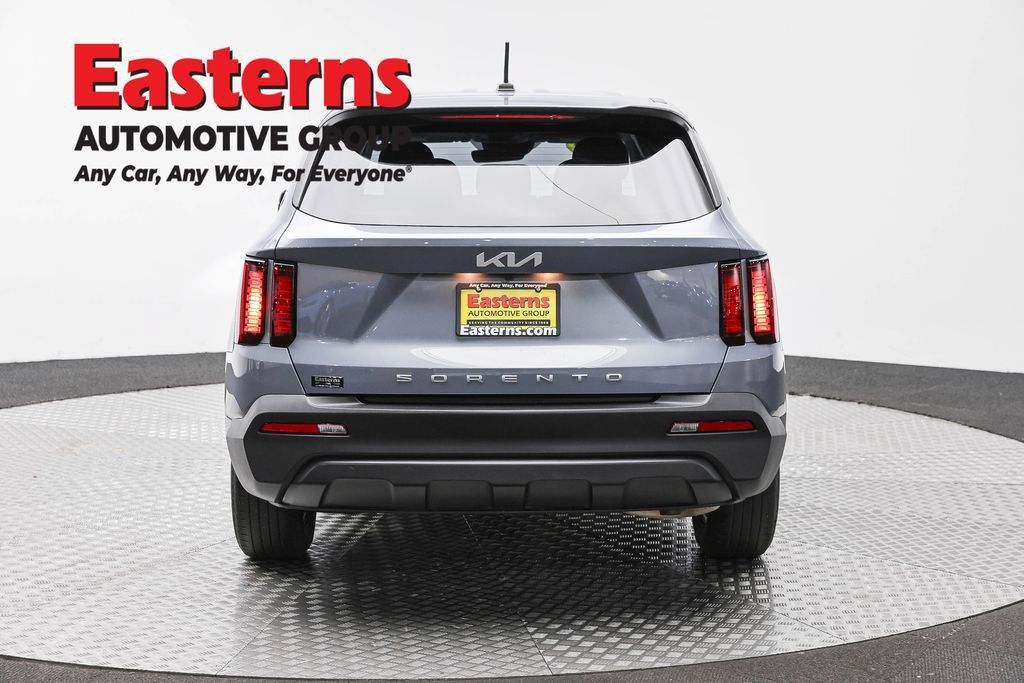 Used 2022 Kia Sorento LX FWD image 6