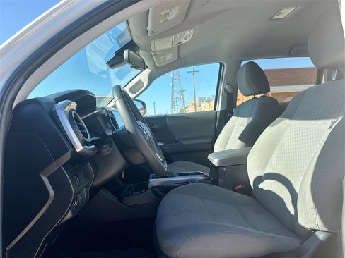 Used 2022 Toyota Tacoma SR5 w/ Technology Package image 13