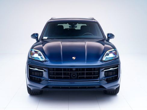 Used 2025 Porsche Cayenne S image 6