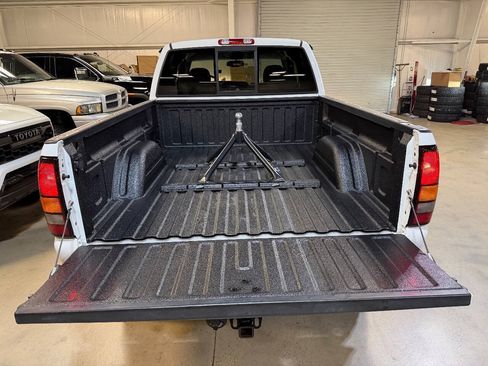 Used 2007 GMC Sierra 2500 SLE w/ Heavy-Duty Power Package RWD image 14