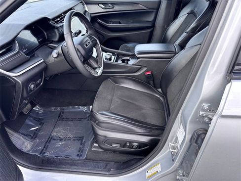 Certified 2024 Jeep Grand Cherokee L Laredo image 10