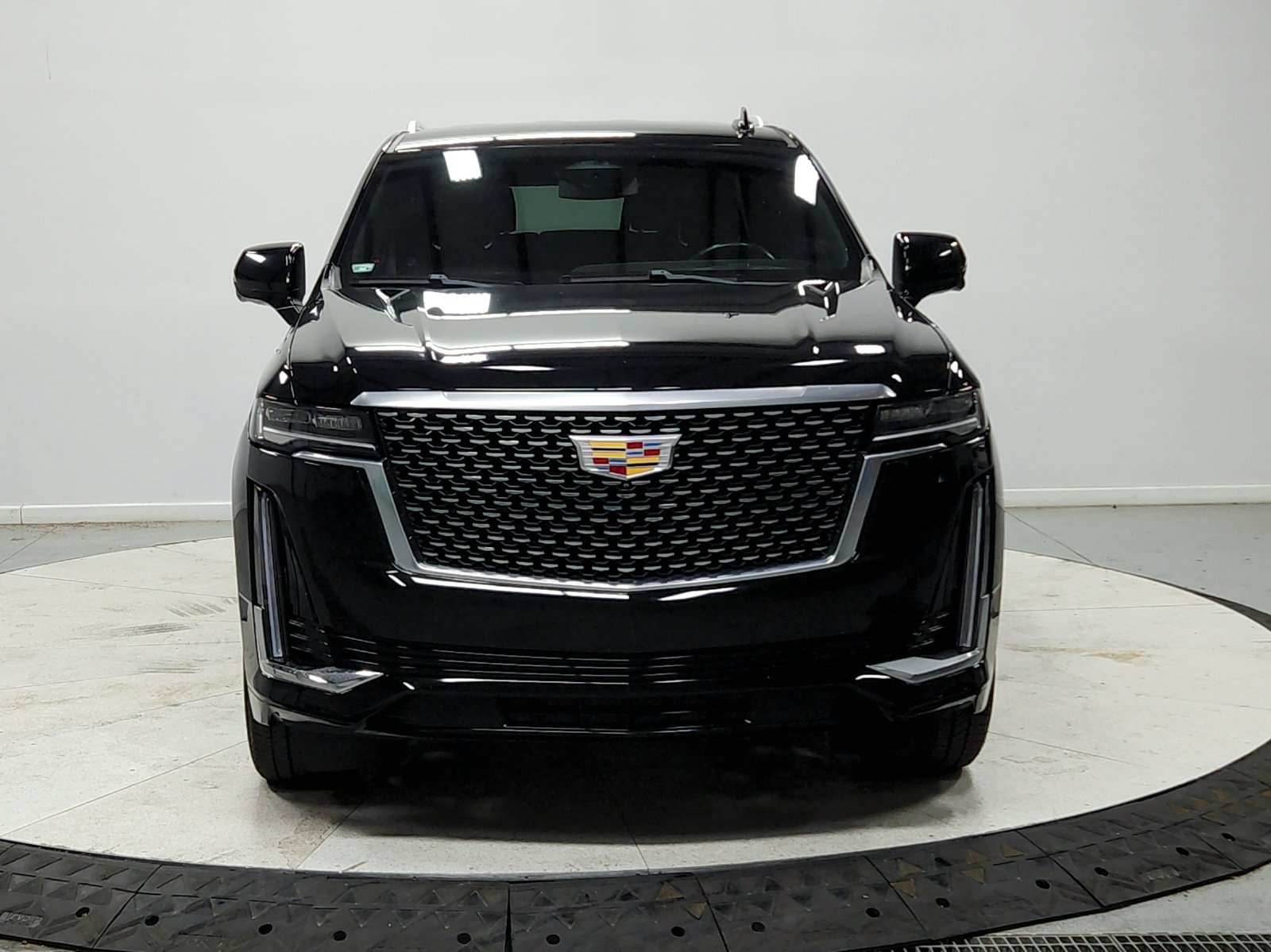 Used 2023 Cadillac Escalade Luxury RWD image 3
