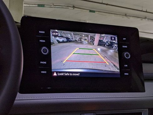 New 2026 Volkswagen Taos SE image 17