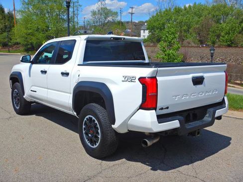 Used 2024 Toyota Tacoma TRD Off-Road AWD/4WD image 7