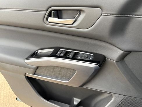 New 2026 Nissan Pathfinder SL FWD image 16