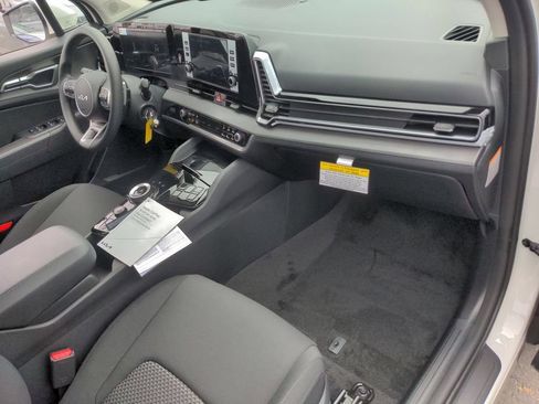 Used 2023 Kia Sportage LX FWD image 25