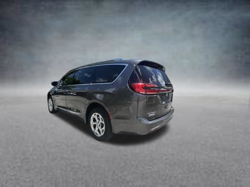 Used 2021 Chrysler Pacifica Limited AWD/4WD image 5