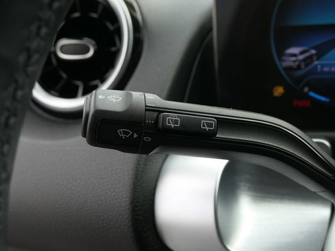 Used 2023 Mercedes-Benz GLB 250 4MATIC image 14