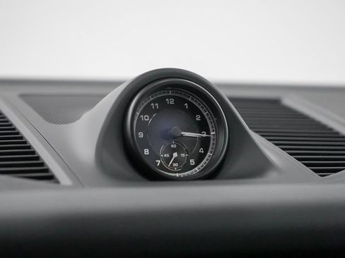 Used 2025 Porsche Macan image 29