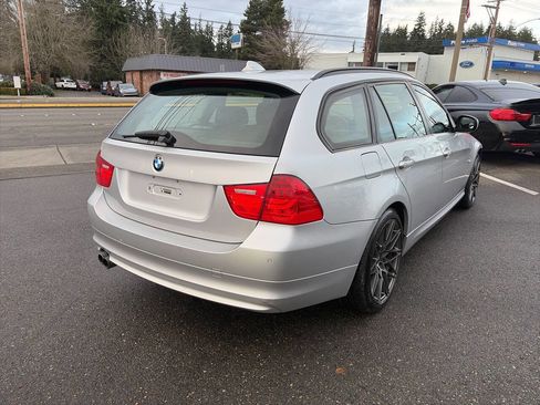 Used 2011 BMW 328i xDrive Wagon image 11