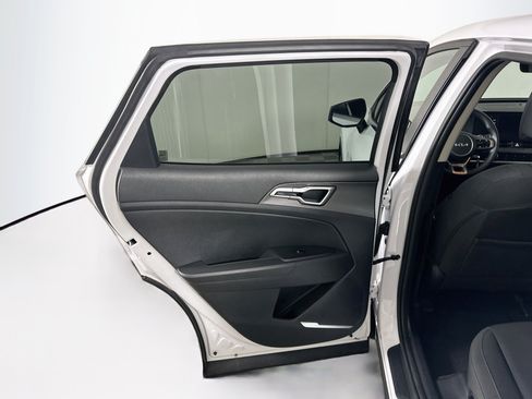 Used 2025 Kia Sportage LX FWD image 25