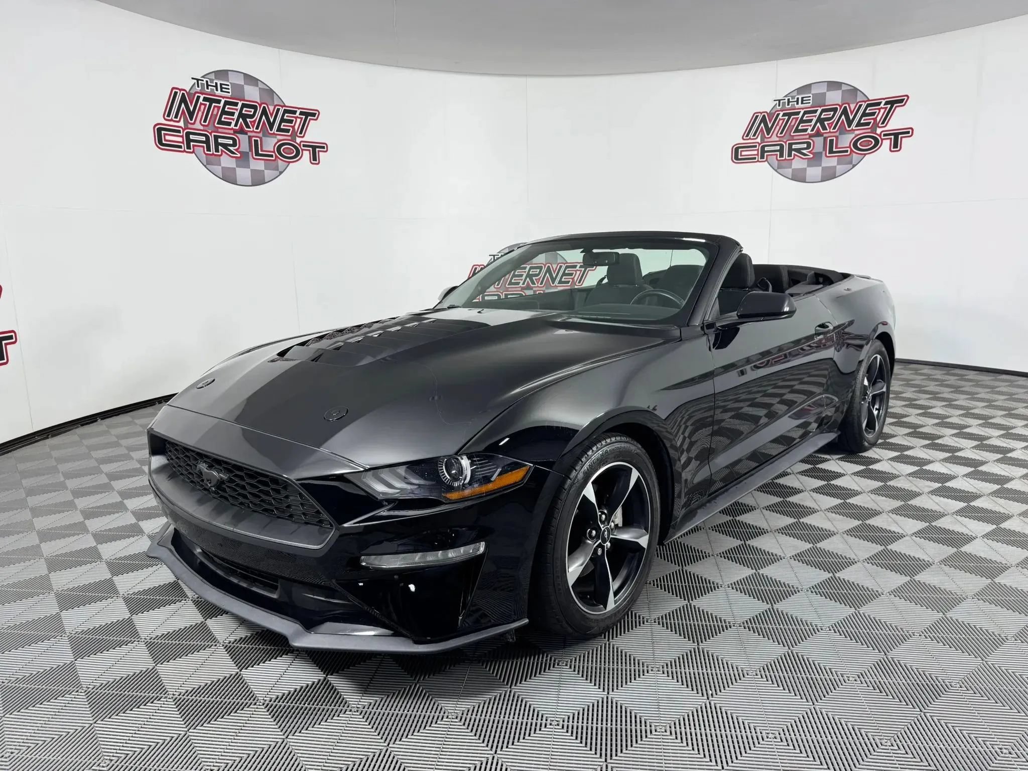 Used 2020 Ford Mustang Convertible w/ Equipment Group 101A RWD image 4