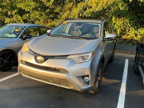 Used 2018 Toyota RAV4 XLE FWD image 11