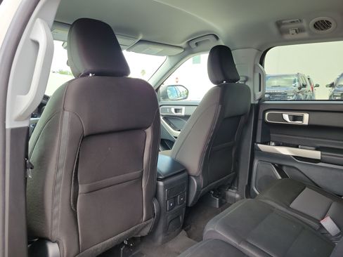 Used 2023 Ford Explorer XLT RWD image 13