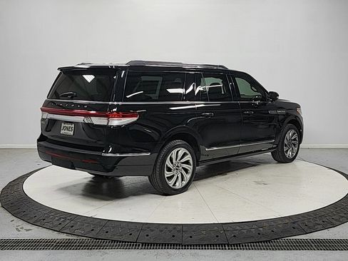 Used 2023 Lincoln Navigator L Reserve AWD/4WD image 8