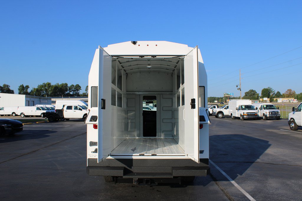 Used 2022 Chevrolet Express 3500 w/ Power Convenience Package RWD image 16