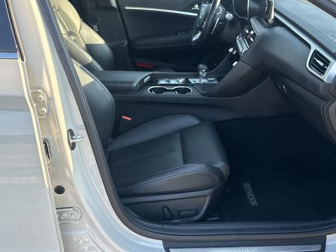 Used 2025 Genesis G70 2.5T RWD image 13