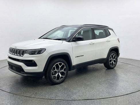 Used 2025 Jeep Compass Limited AWD/4WD image 3