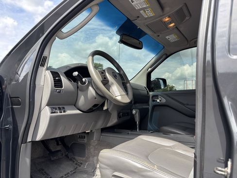 Used 2011 Nissan Frontier SL AWD/4WD image 16