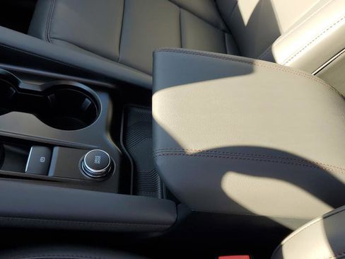 New 2026 Ford Explorer Active w/ Active Comfort Package image 33