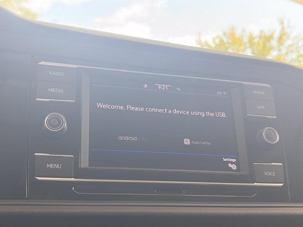 Certified 2024 Volkswagen Jetta SE FWD image 21