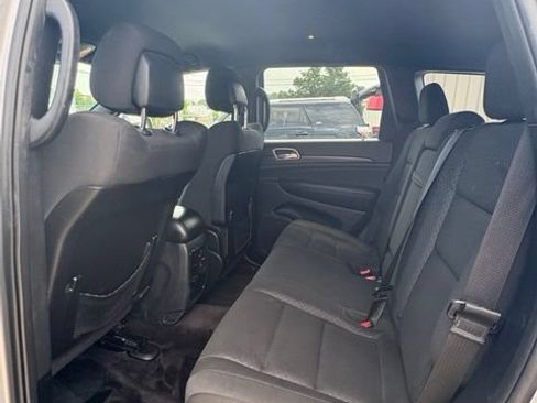 Used 2018 Jeep Grand Cherokee Laredo AWD/4WD image 14