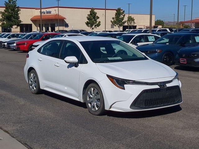 Used 2020 Toyota Corolla LE FWD image 3