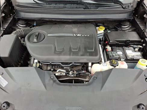 Used 2019 Jeep Cherokee Limited w/ Technology Group image 28