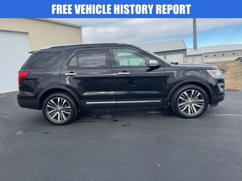 Used 2017 Ford Explorer Platinum image 3