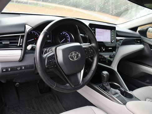 Used 2022 Toyota Camry SE image 8