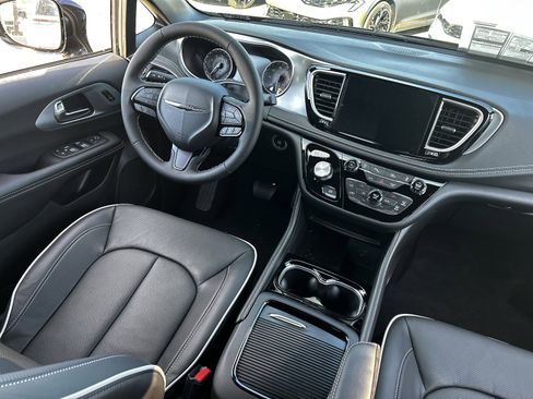 New 2026 Chrysler Pacifica Limited w/ S Appearance Package image 11