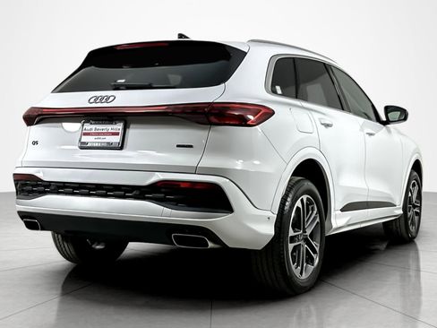 Used 2025 Audi Q5 Premium w/ Convenience Package image 5