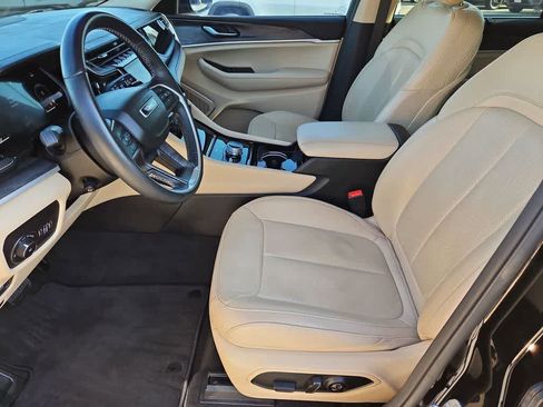 Used 2022 Jeep Grand Cherokee L Limited w/ Luxury Tech Group II image 17