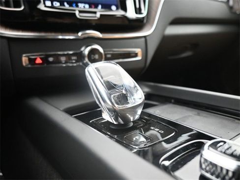 Used 2022 Volvo XC60 B5 Inscription w/ Protection Package Premier image 12