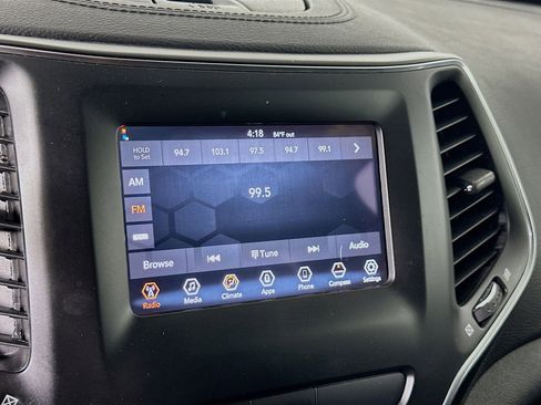 Used 2020 Jeep Cherokee Latitude FWD image 19