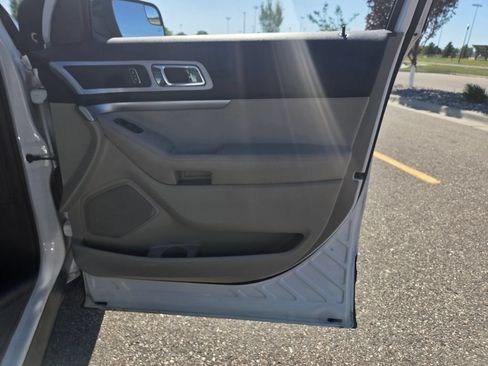 Used 2013 Ford Explorer XLT AWD/4WD image 37