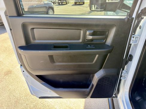 Used 2024 RAM 2500 Tradesman w/ Chrome Appearance Group image 28