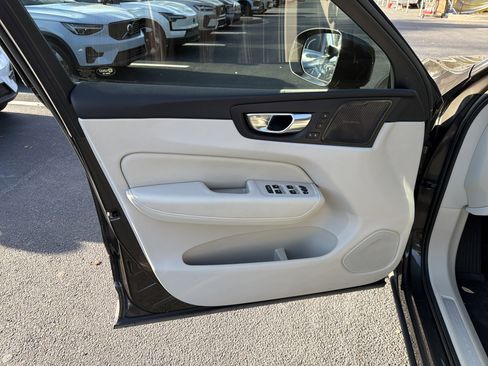 Certified 2022 Volvo XC60 B5 Inscription w/ Advanced Package image 14