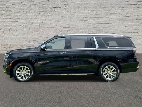 Used 2025 Chevrolet Suburban Premier AWD/4WD image 2