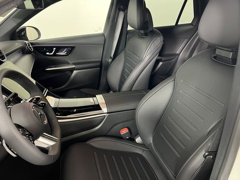 Used 2026 Mercedes-Benz GLC 300 300 image 17