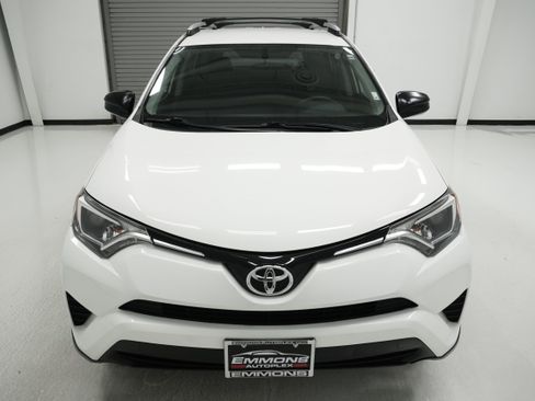 Used 2016 Toyota RAV4 LE FWD image 2