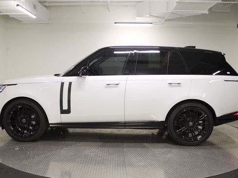 Certified 2025 Land Rover Range Rover SE AWD/4WD image 2