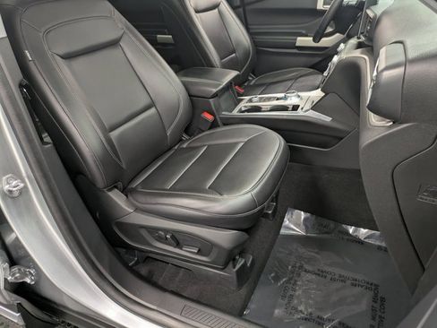 Used 2022 Ford Explorer XLT w/ Equipment Group 202A image 28